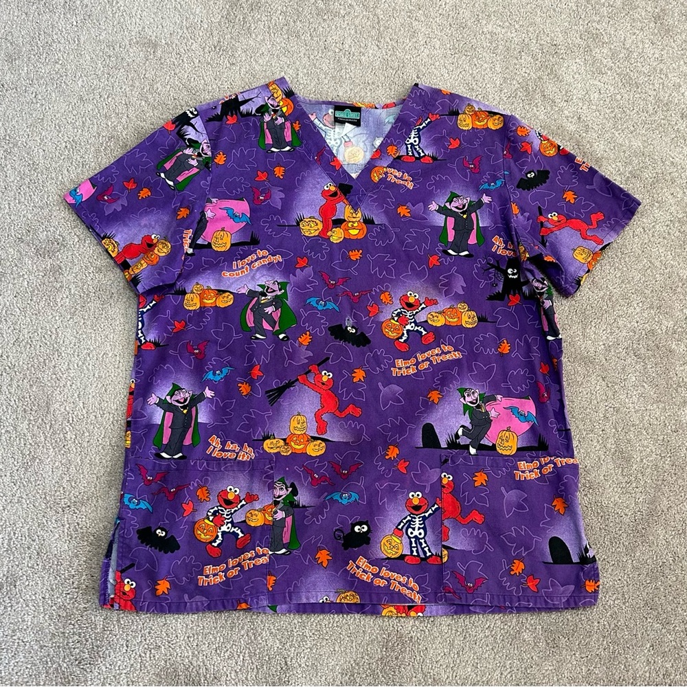 Sesame Street elmo loves to trick or treat Scrub Sz Large
